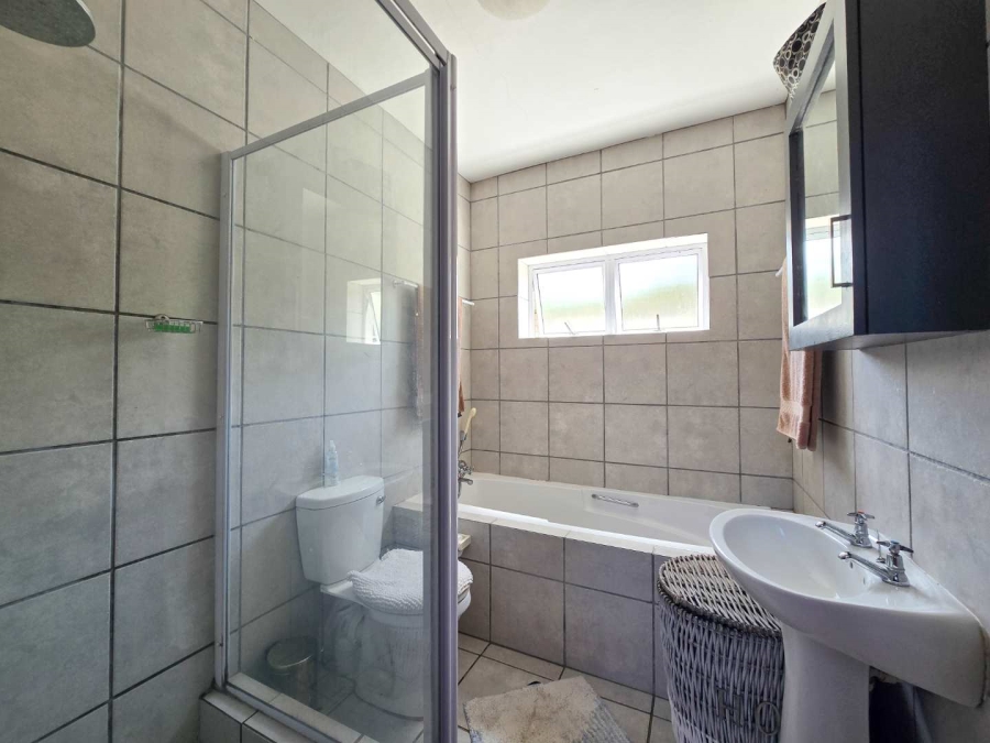 4 Bedroom Property for Sale in Jongensfontein Western Cape